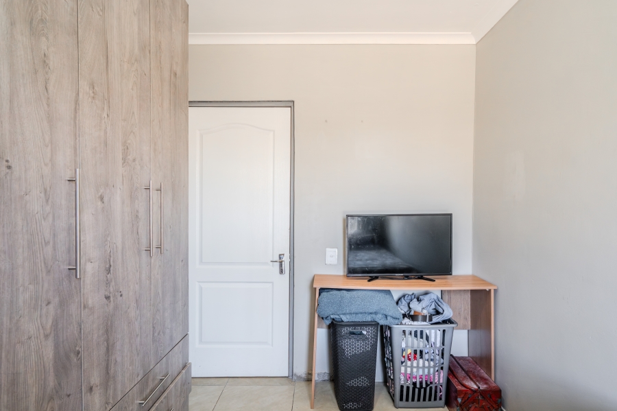 5 Bedroom Property for Sale in Ottery Western Cape